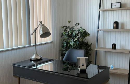 The B&W Haven 5BR Home with yard theater - Foto 79