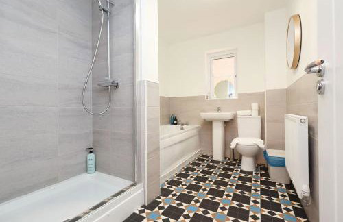 Contractor 4 Bed 2 BA 5 mins to Airport & Barry With Parking - Foto 45