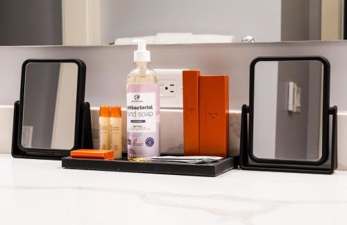 Your Downtown Urban Sanctuary - Walk to EVERYTHING - Foto 28