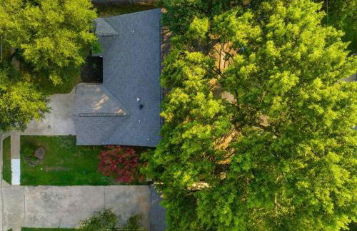 Charming & Bright W Lounging Pool and Hot Tub - Photo 82