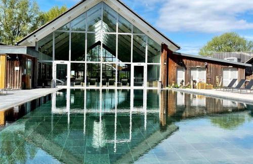 Modern contemporary home in beautiful setting - Foto 9