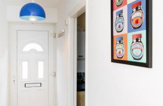 Northampton Pop Art House - Free Parking - Fast Wi Fi by AV Hughes Properties - Photo 14