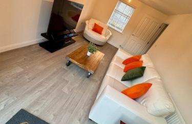 Detached 4BR House - Private Garden, Garage & Parking - Perfect for Long Stays, Families, Contractors - Photo 32