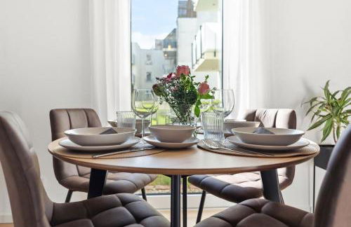 kitchenroombed - Top City-Lage I nahe Hbf I Aufzug I Tiefgarage I Terrasse I Business - Travel - Family - Foto 6