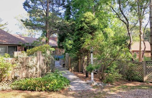 Stylish Wellfleet Home with Patio on 2 Private Acres - Foto 34