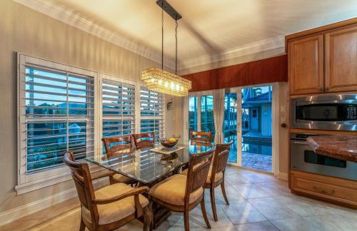 Villa Hibiscus-Waterfront-Free Heated Pool-Dock-Bikes-Other Amenities - Photo 11