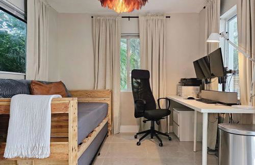 -Disco Bungalow- One third mile to FTL Marine Center - Foto 33