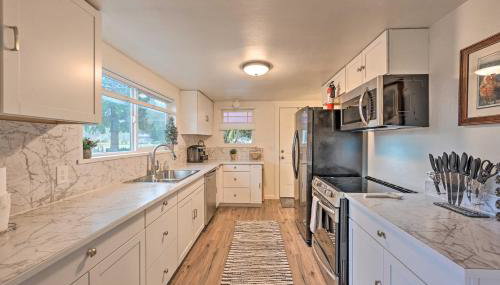 2-Acre Farmhouse in Redmond with Deck and Grill! - Foto 2