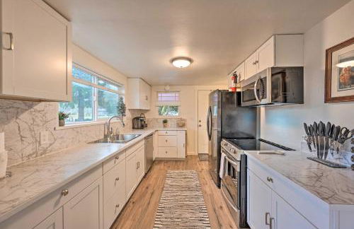 2-Acre Farmhouse in Redmond with Deck and Grill! - Foto 2