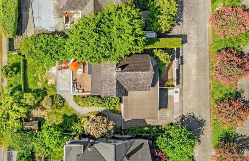 Modern Queen Anne Home with Stunning Water Views - Foto 50