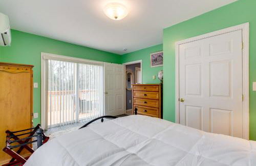 Walk to Eastern Point Beach Apt with Water View! - Foto 15