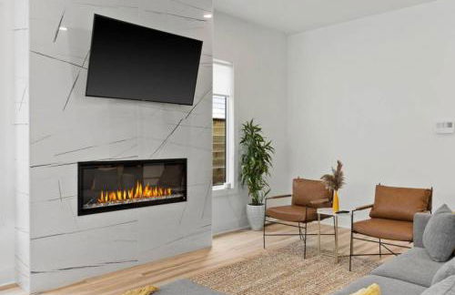 Luxurious 4bd home sleeps 12 minutes to downtown with parking - Foto 29