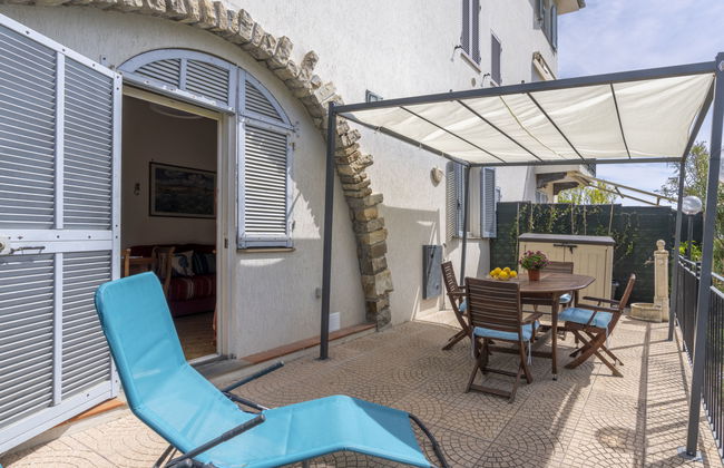 1 bedroom Apartment in San Bartolomeo al Mare with swimming pool and garden - Photo 17