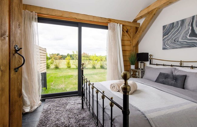 Rural Lodge Retreat With Hot Tub - Photo 13