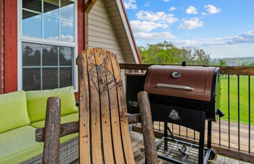Rustic Barn Retreat w Hot Tub Game Room & FirePit - Photo 65