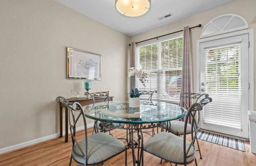 Peaceful, townhome in Hope Valley Farms - Foto 29