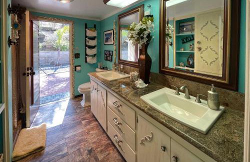 Colorful El Cajon Gem Deck, Garden and Valley Views - Foto 23