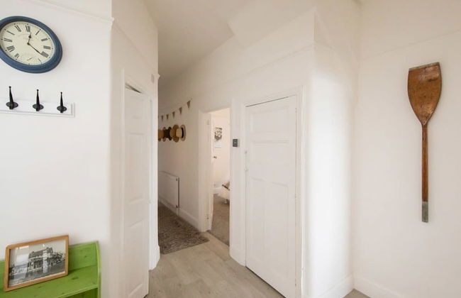 Absolute Beachfront With Decked Garden Oasis and Views - Foto 53