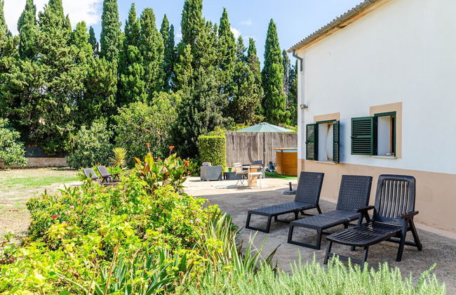 Private Villa With Inviting Space - Photo 37