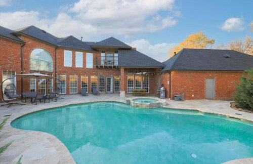 Gorgeous Vacation Home w Private Pool - Photo 56