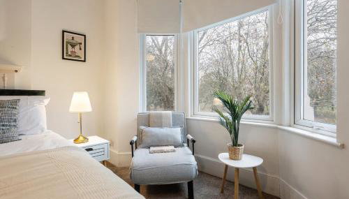 Spacious Retreat 5 Beds Sleeps 8 Free Parking - Foto 5