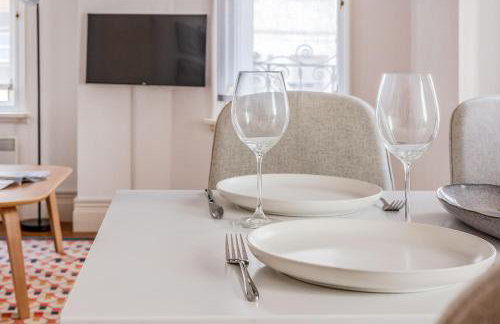 Comfortable modern 1 bedroom Apartment - Photo 11