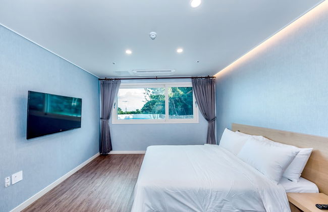 JnB Family Hotel - Photo 12