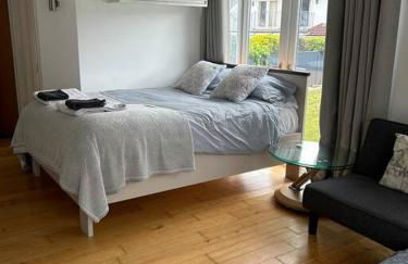 Cosy Studio Cabin with Optional Hot Tub Lilliput near Sandbanks beach - Photo 12