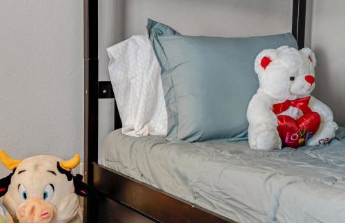 Luxe by Jenn - 3BR Retreat with Heated Pool - Photo 10