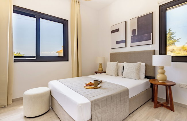 Sanders Eduardovich Limassol - Photo 15