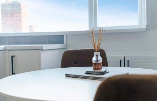 Spacious 4BR on Leafield Rd - Photo 47