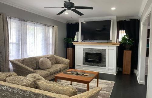 12 Person Grillin and Chillin Whole House Lakewood - Foto 2