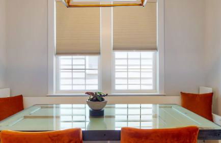 Historic 2BR 1BA with King bed-Fast Wi-Fi 75 OLED TV - Foto 11