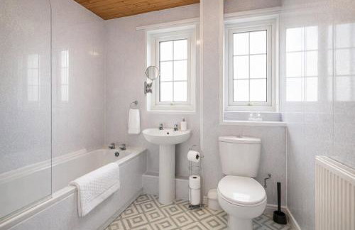 Peaceful Family & Workers Home Near Train Station - Foto 14