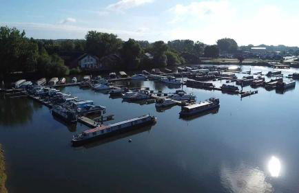 Elegant 2 Bed 1 and Half Bath Caravan in Holiday Resort Village - Photo 47