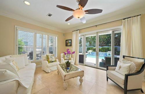 Tropical Dreams by the Sea - Vacation Home with Private Pool & Close Proximity to Beach - Foto 13