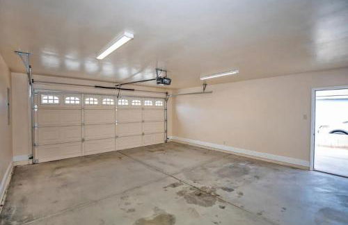 King Bed - Hot Tub, 3 Queens, Home away from home - Foto 32