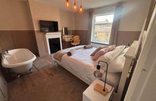 Historic Brontë Cottage Log Burner & Roll-Top Bath - Foto 1