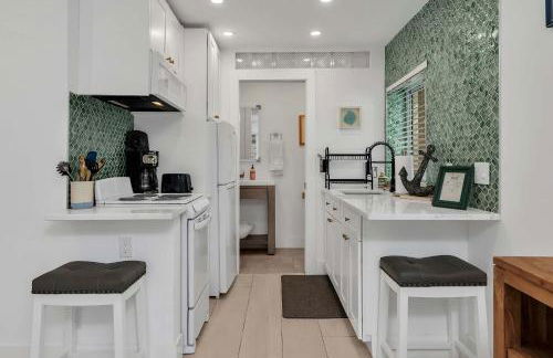 Charming Studio w Pool One Mile to Beach Pets Welcome - Foto 11