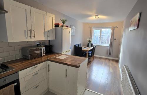 2ndHomeStays- Willenhall-A Serene 3 Bed House with a Garden View-Suitable for Contractors and Families-Sleeps 9 - 7 mins to J10 M6 and 21 mins to Birmingham - Foto 37
