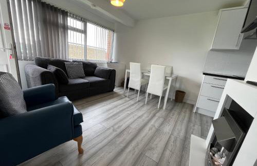 141 -Two bed Chalet on Sunbeach Holiday Park - Sleeps 6, pet friendly, FREE pool and entertainment passes included - plus WiFi with bedding and towels included - only 300m from the beach! - Foto 13