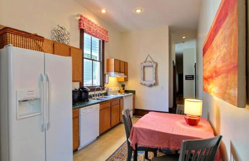 Big Blue House - Near Forsyth Park - Lower Unit - Photo 20