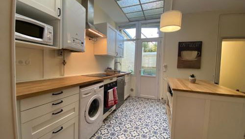 Maison de Charme - 4 Chambres - Courette & Parking Gratuit - Foto 4