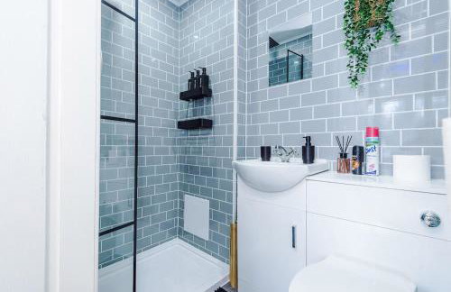 St Davids Lodge - Cosy Stay in Preston for 2 with FREE Parking - Ideal For Business or Work Stays - Presented by Parydise Properties - Photo 18