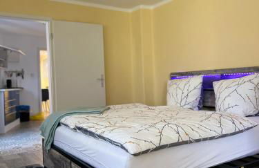 Yellow Home - Photo 7