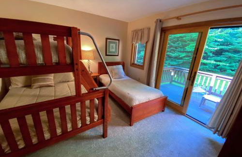 O8 Renovated Forest Cottage Townhome with great Mt Washington views fast wifi Walk to skiing - Foto 74