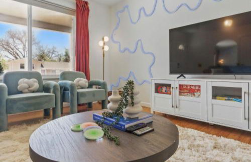 Spacious 4BD - Backyard BBQ, Fire Pit & Mini Golf - Foto 44