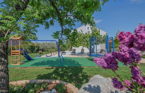 Lovely Apartment In Katuni With Wifi - Foto 16