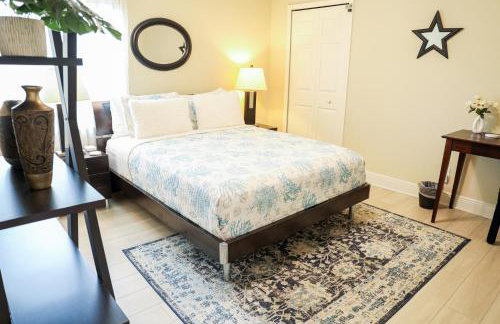 Sunnyside Palms - 2BR, Poolside, 5 min to Beach - Foto 9