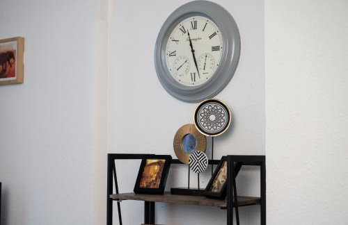 Stylish 4BR House, Sleeps 7, High-Speed Wi-Fi, Long Stay Friendly - Foto 14